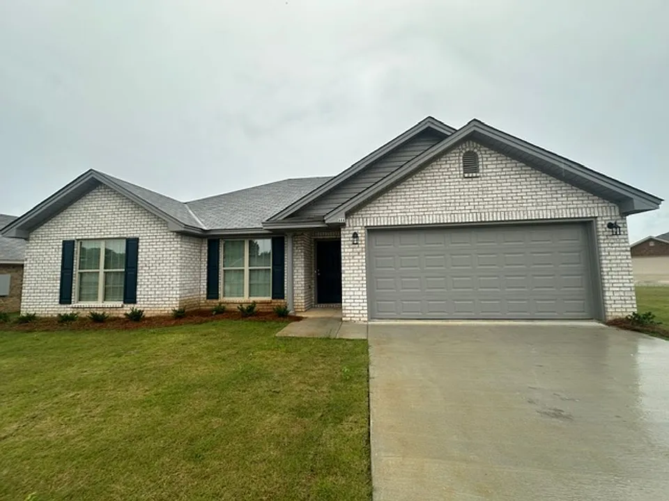444 Country Club Dr