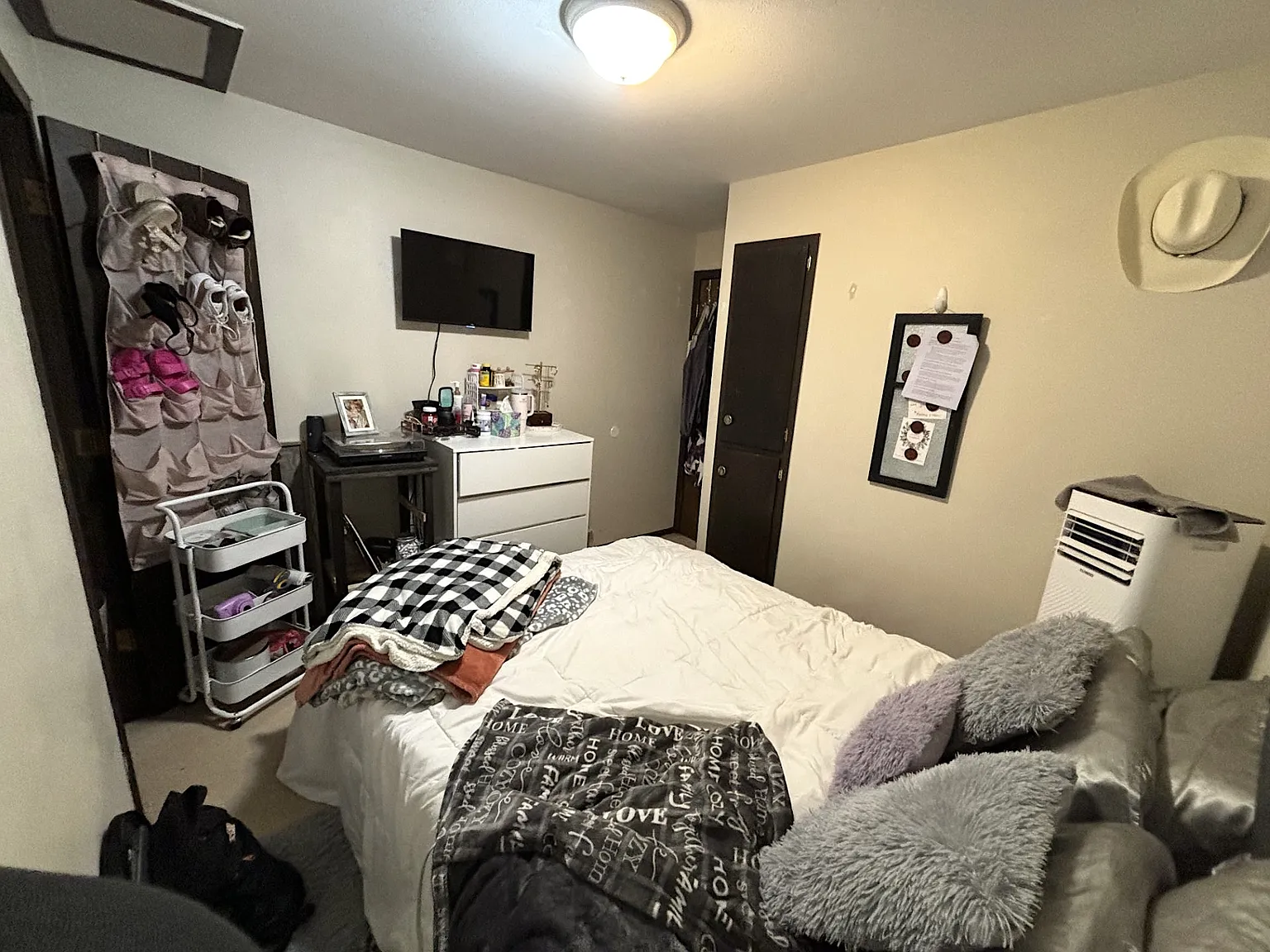 4 bed, 1200 sqft, $1,440 — Photo 2