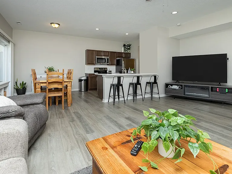 220 Amberwood Dr — Photo 11