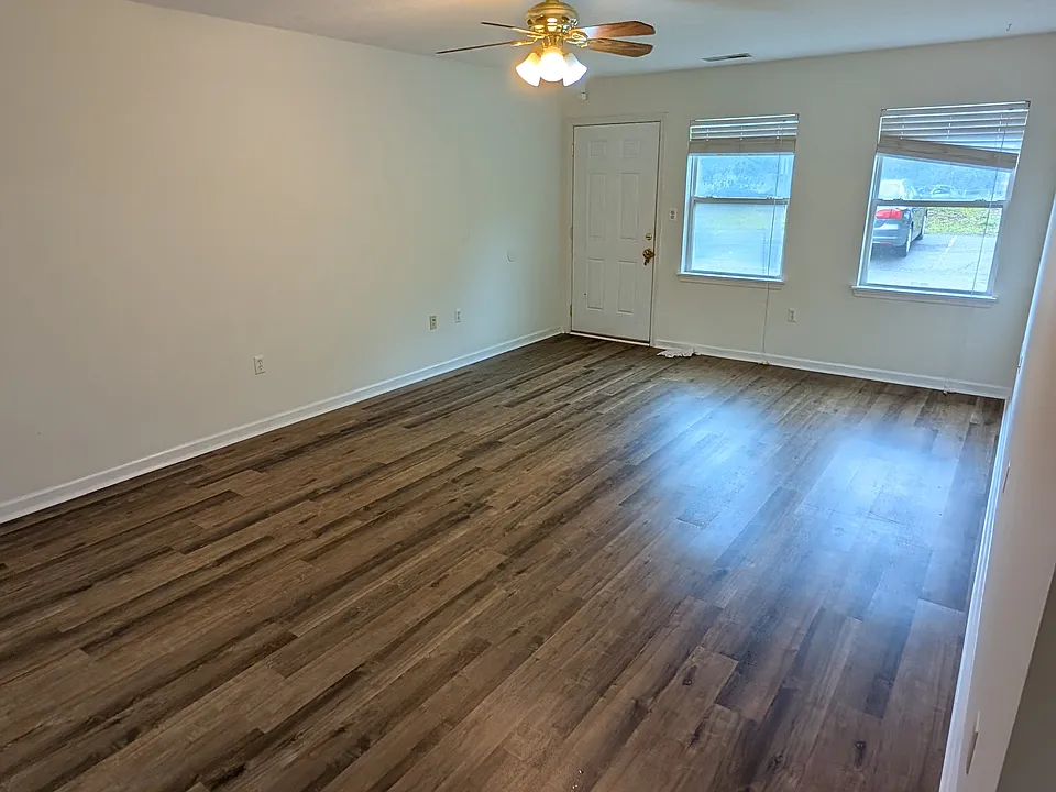 Living Room/ Dining Area
