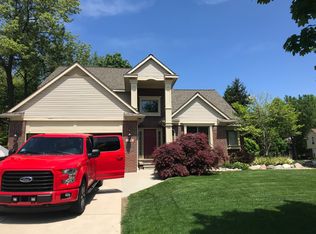 309 Ryan Ct, Walled Lake, MI 48390
