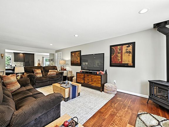 5th image of 7212 188th Avenue E