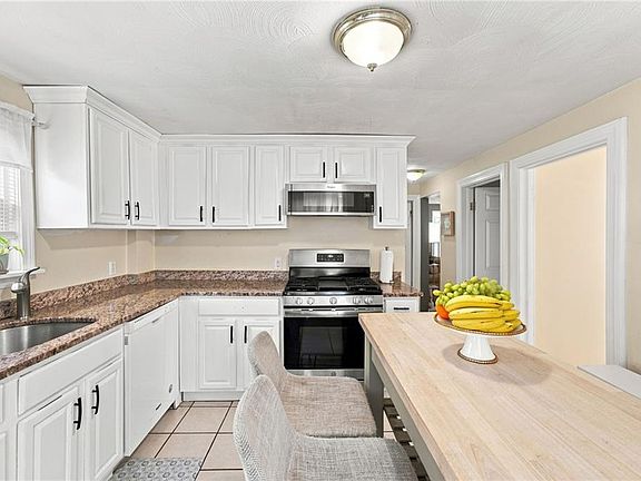4th image of 70 Overland Ave