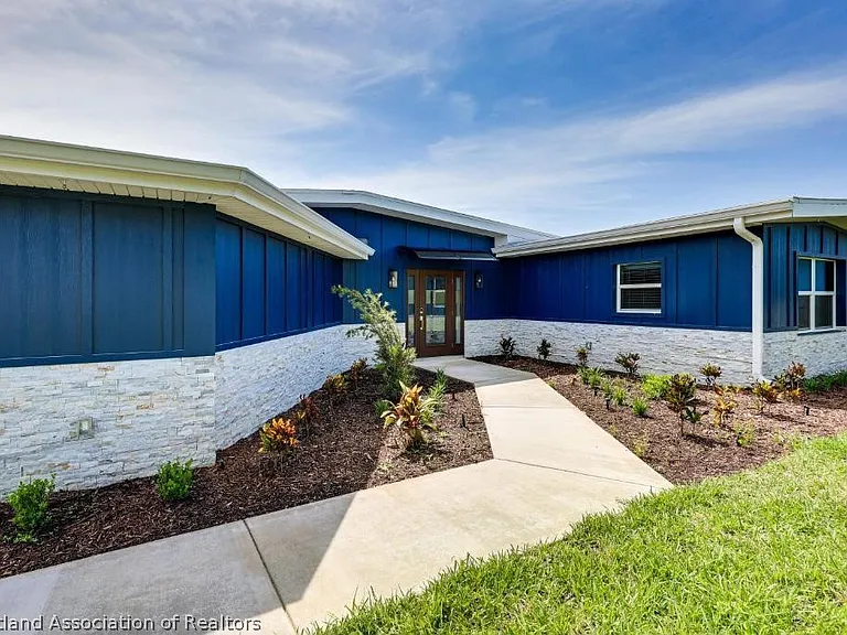 1216 Lake Clay Dr — Photo 2