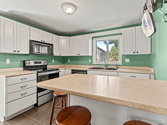 5th image of 13 Grandview Avenue