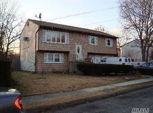 57 Dietz St, Central Islip, NY 11722