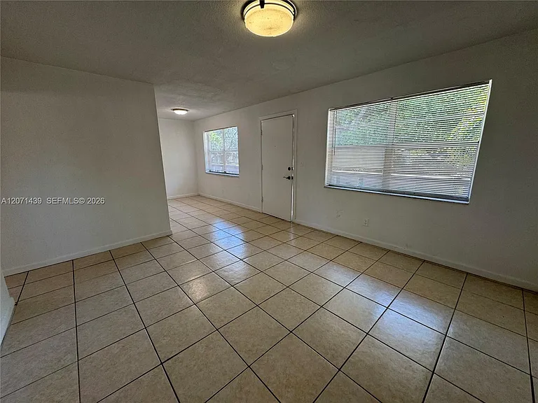 4732 SW 33rd Ave #206 — Photo 3