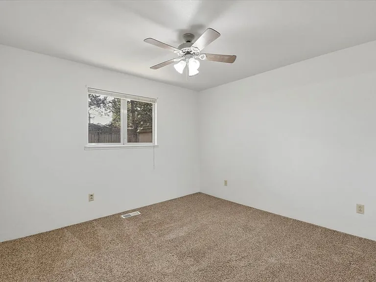 117 N Homedale Ave — Photo 18