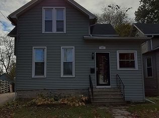 1121 Waugoo Ave, Oshkosh, WI 54901