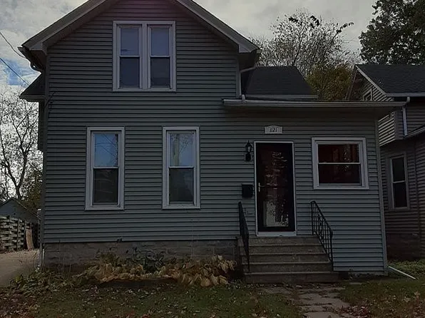 1121 Waugoo Ave, Oshkosh, WI 54901