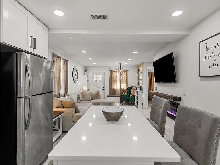 20 Virginia Dr — Photo 11
