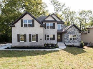 211 Creekside Dr, Lewisburg, TN 37091