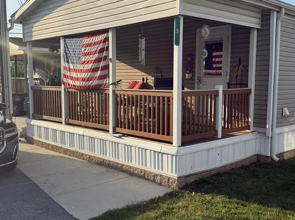5 Conestoga Mnr, Leola, PA 17540