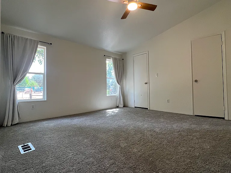 1602 N Hoover Dr — Photo 8