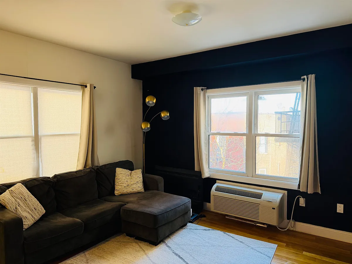 Building Photo - 5501 Hudson Ave #401