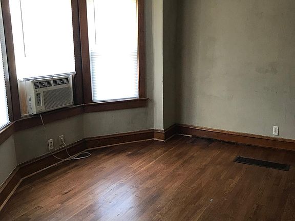 2nd image of 1502 E 35th St APT 1W