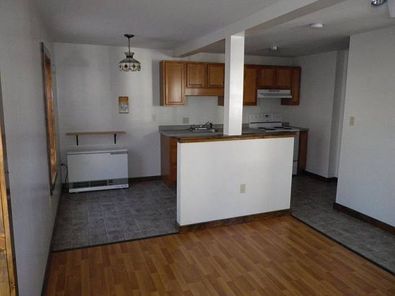 LR toward Kitchen
