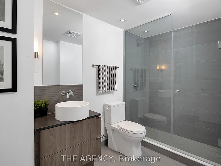 161 Roehampton Ave #804 — Photo 17