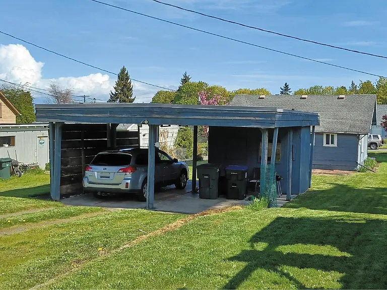 720 E 9th St — Photo 6