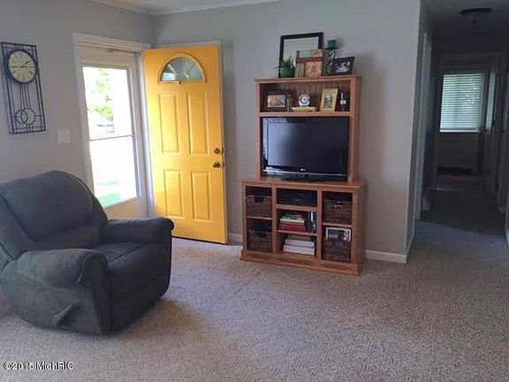 3rd image of 1677 Stratford Ave
