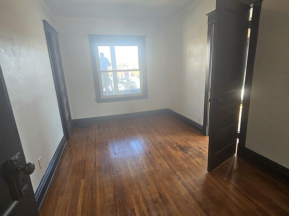 5th image of 1925 E Truman Rd