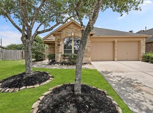 2001 Balsam Lake Ln, Pearland, TX 77584