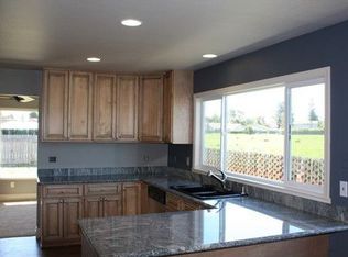 4301 Heather Ln, Rohnert Park, CA 94928