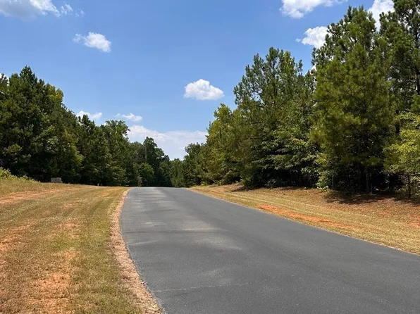 16 S Pointe Dr, Tignall, GA 30668