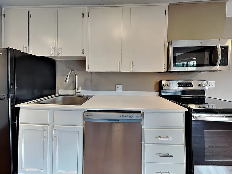 102 Summit Ave N #8 — Photo 12