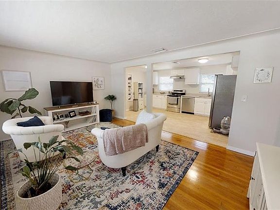 5th image of 3850 Iris St N