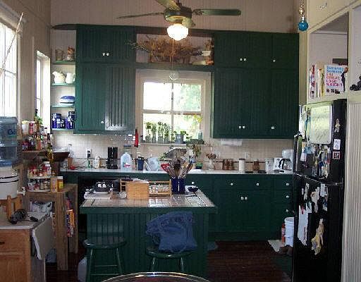 2nd image of 102 AVENUE C
