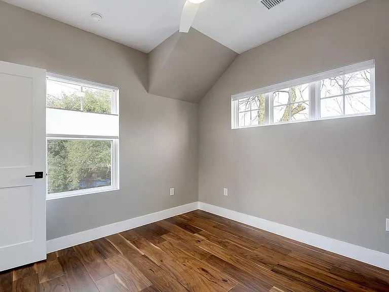 Unit Photo
