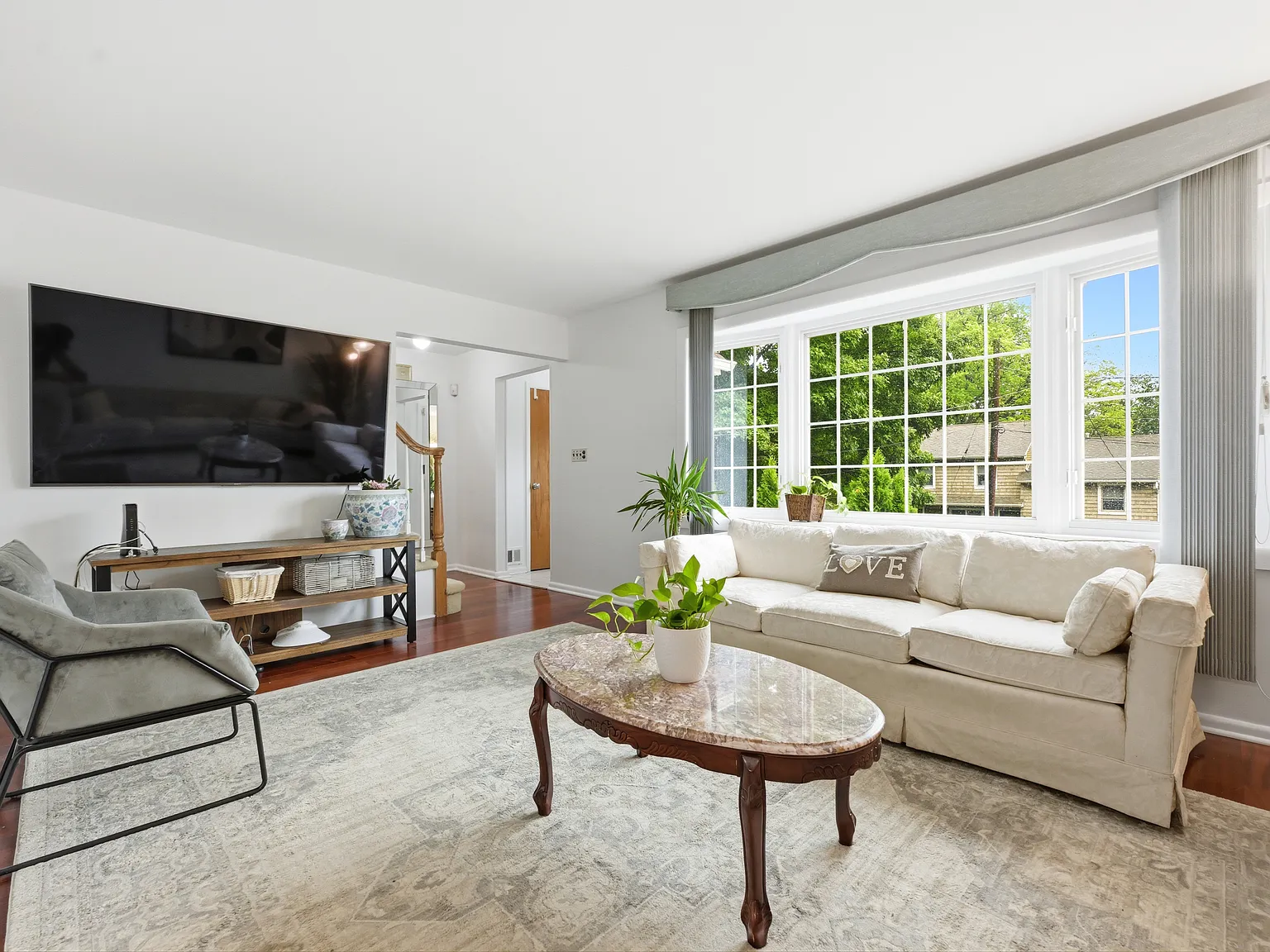 4 bed, 1427 sqft, $4,300 — Photo 4