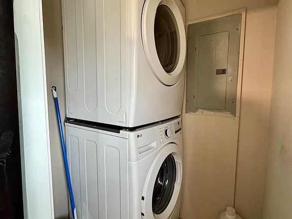 3rd image of 5224 NE 62nd Ave