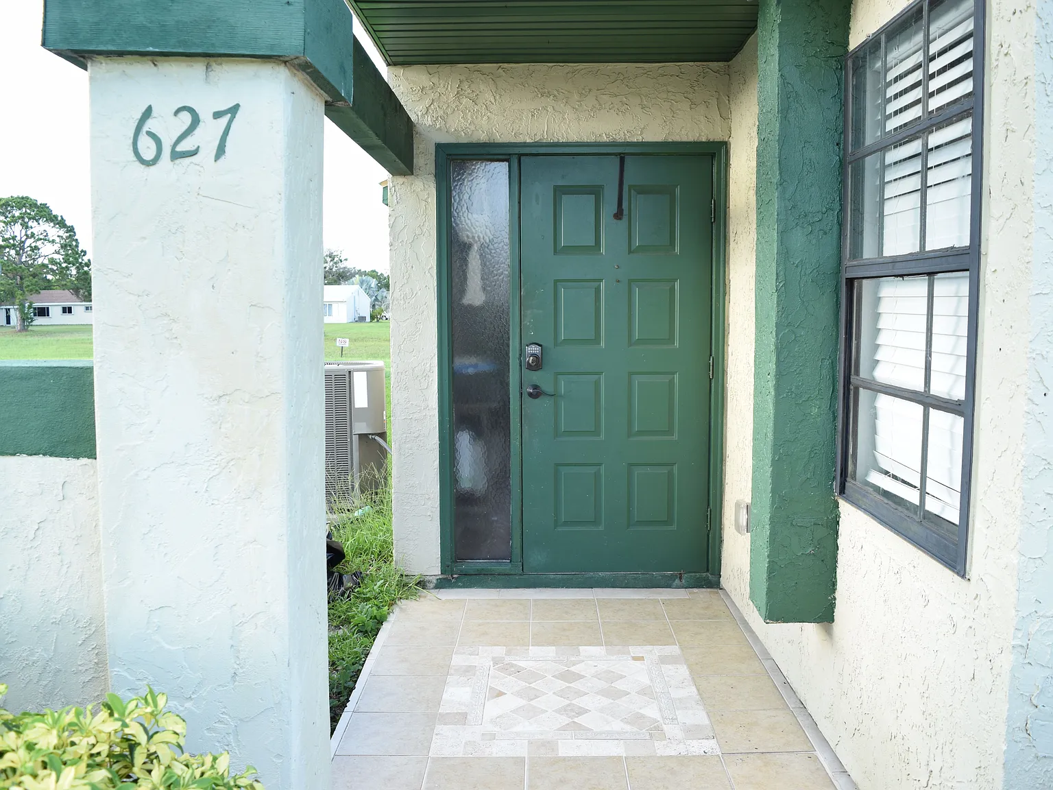 3 bed, 2.0 bath, 1050 sqft, $2,250 — Photo 2