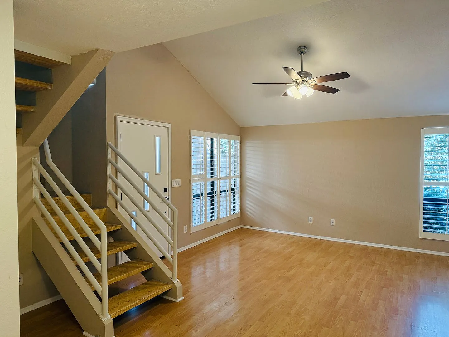 2 bed 2 bath — Photo 4