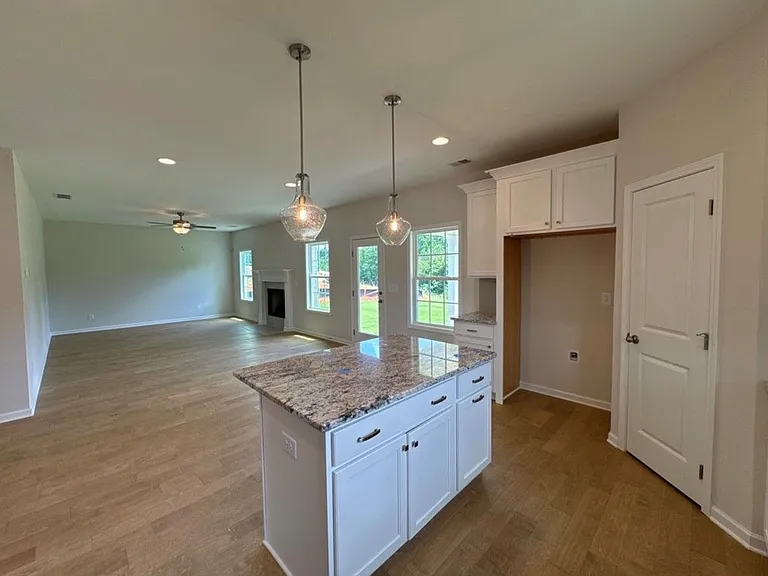 826 Tiger Dr — Photo 9