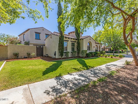 3rd image of 20477 W SPRINGFIELD Street