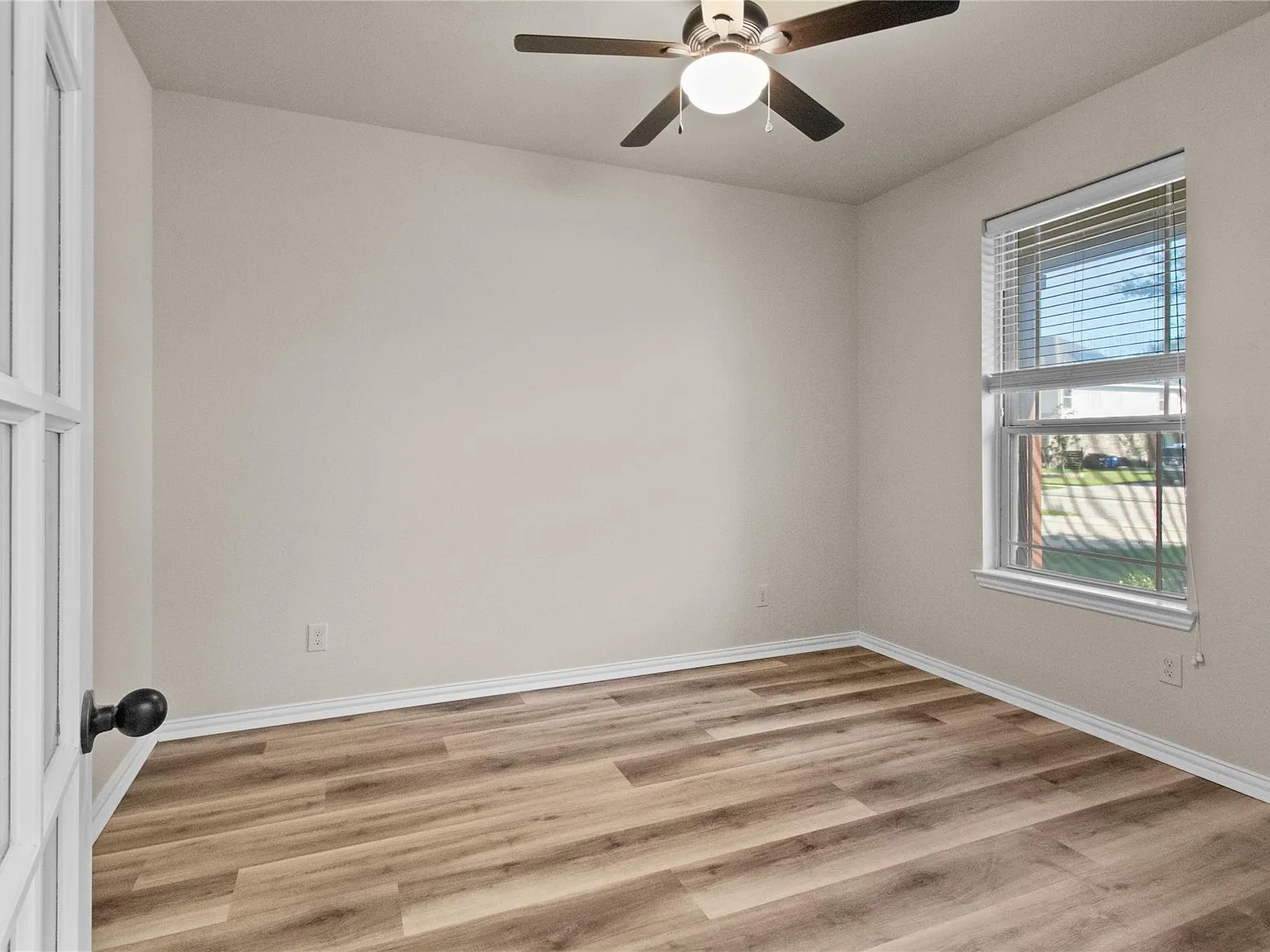4 bed, 2.5 bath, 2836 sqft, $3,300 — Photo 4