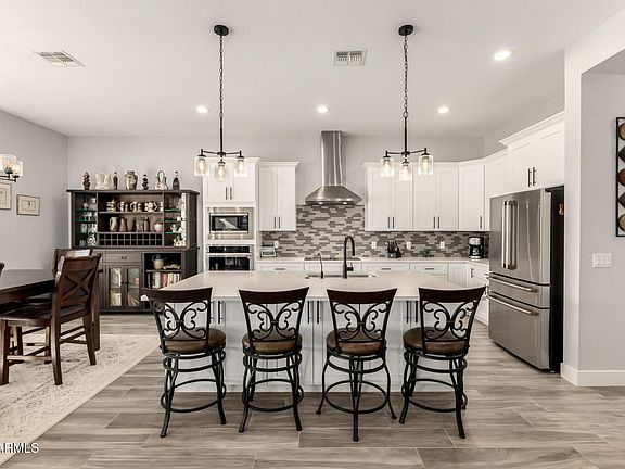 5th image of 667 W PATRICK Place