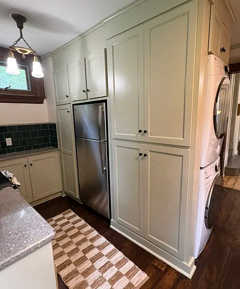 138 Walker St — Photo 8