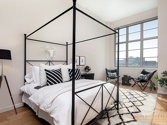 3rd image of 2728 Thomson Ave Unit 322