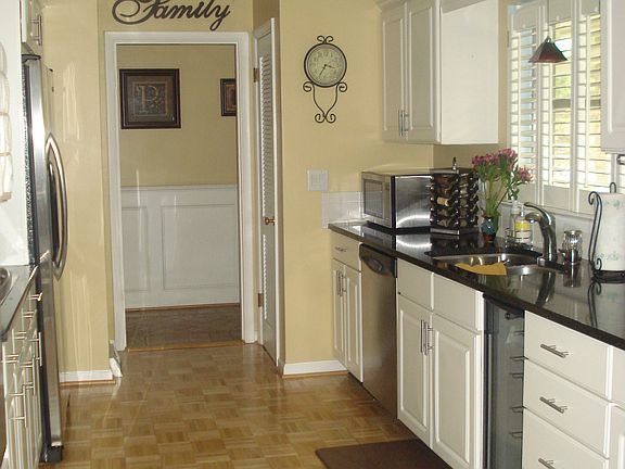 5th image of 1005 Rivermont Pl