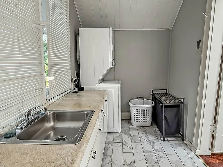 1389 Agnes Pl — Photo 34
