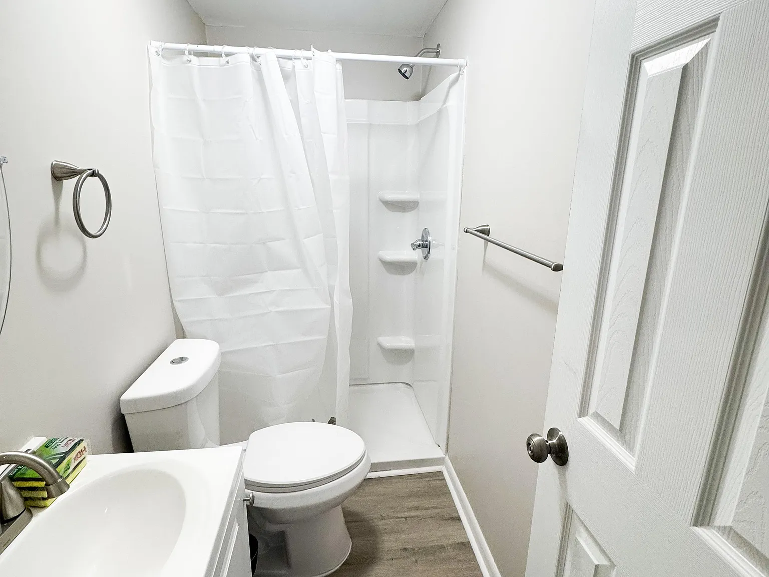 4 bed, 4.0 bath, 2200 sqft, $1,022 — Photo 3