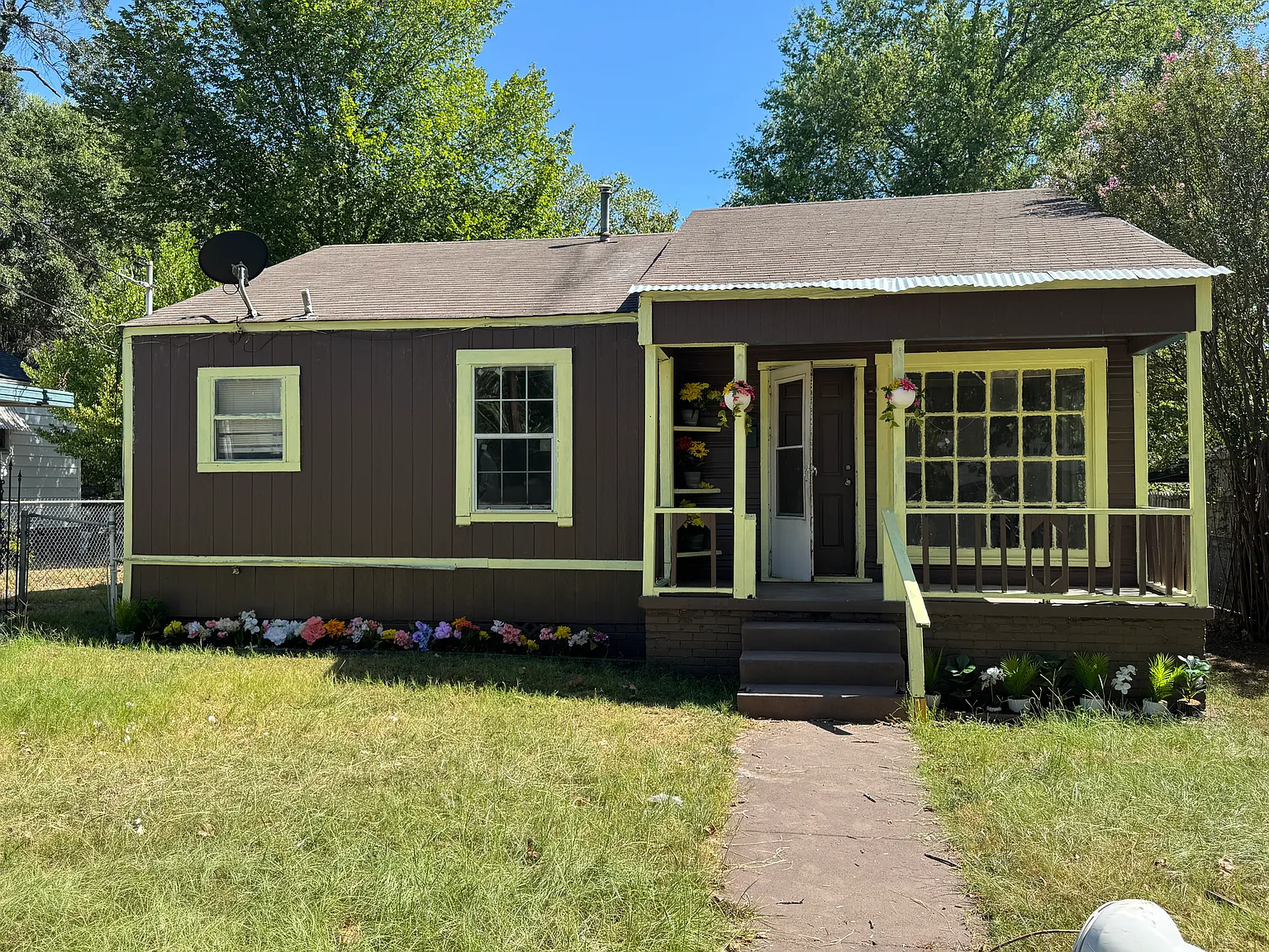 W Highland Ave, Longview — Photo 1
