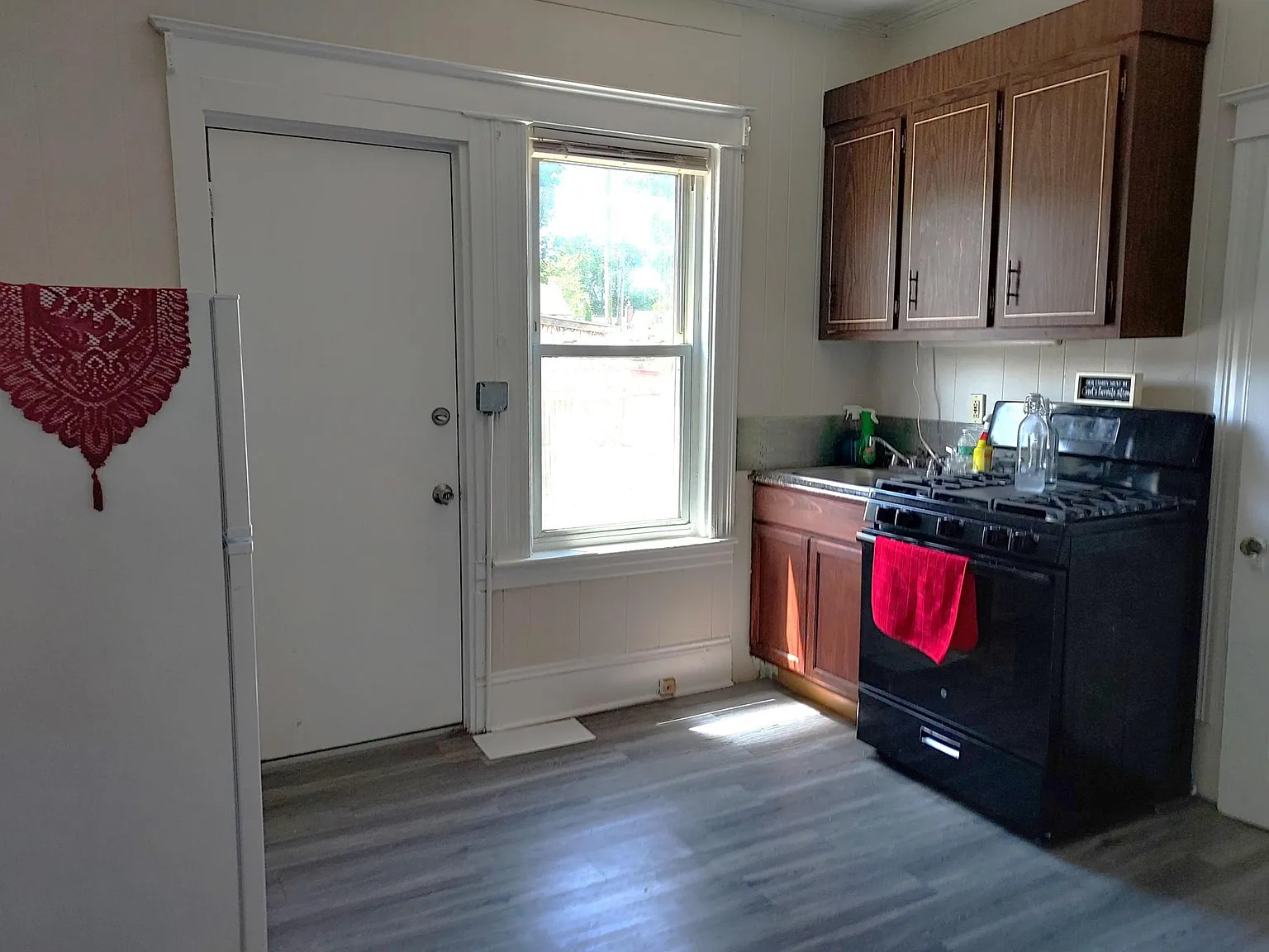 401 Belmont St — Photo 3