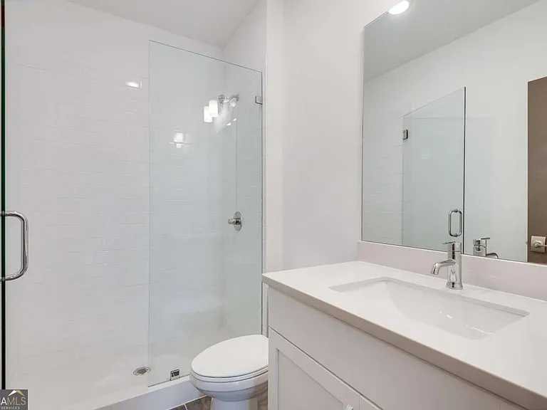 513 Burton Dr — Photo 24
