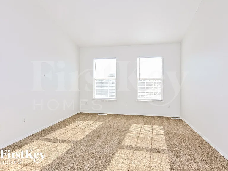 209 Royallsprings Pkwy — Photo 8