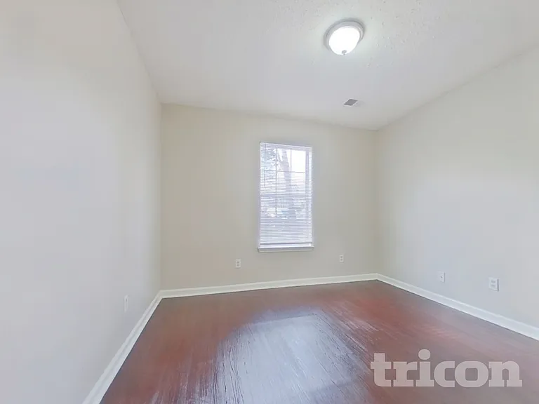425 Northshore Ct — Photo 13